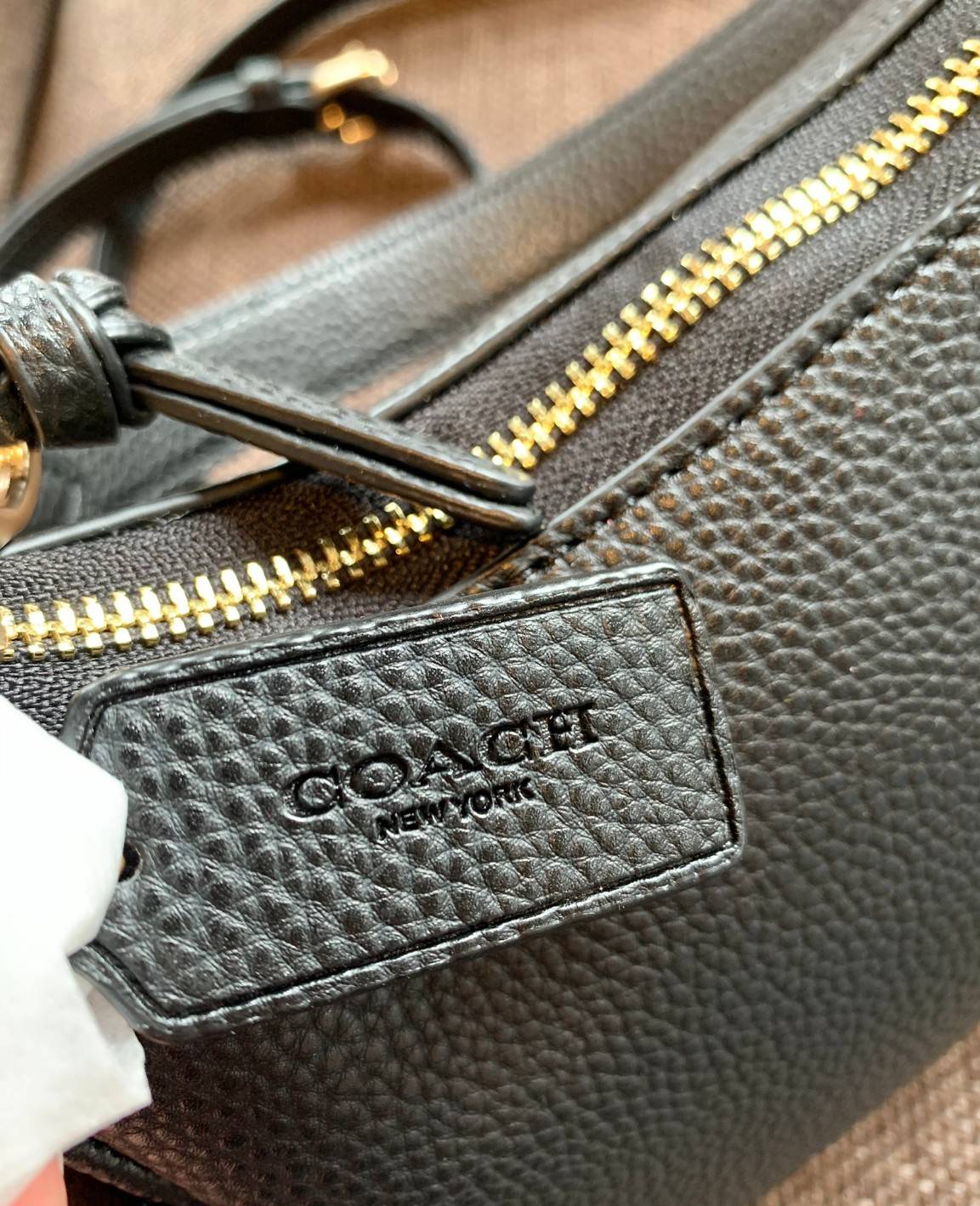 น้องออกใหม่ล่าสุดสวย หักใจไม่ลงเลยค่าา😘 COACH PENNIE SHOULDER BAG ((C7222)) พร้อมส่ง สีใหม่ล่าสุด ยังไม่มีในช๊อปไทยค่าา กระเป๋าหิ้ว//สะพายข้างได้ สุดคุ้ม! หนังแท้ชั้นดี ลายหนังสวย นิ่มมือดีมากๆค่ะ ปากกระเป๋าแบบซิปมีหนังห้อยเพิ่มความเก๋ ภายในกระเป๋