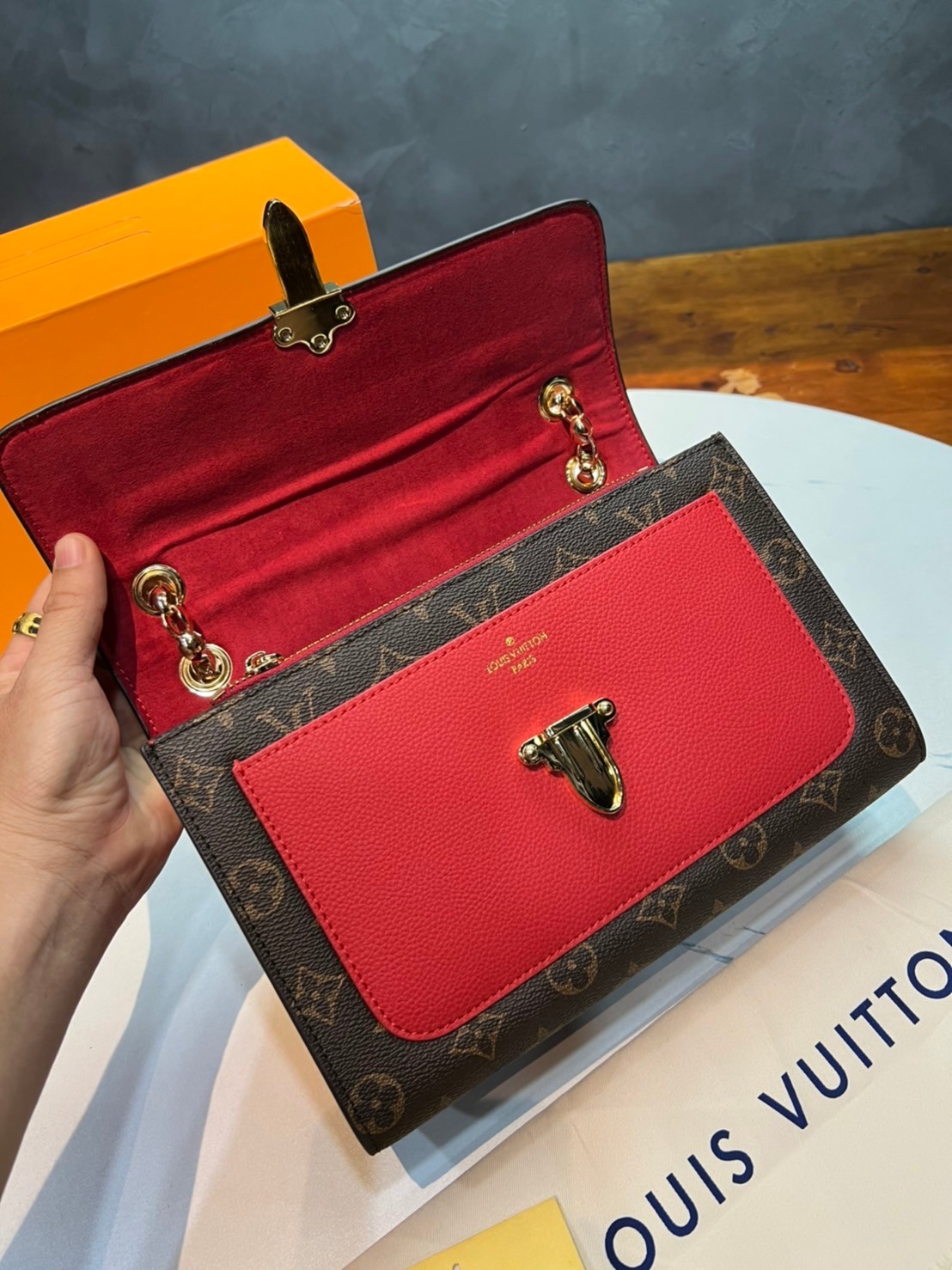 หนังแท้ LOUIS VUITTON VICTOIRE BAG พร้อมส่งที่ไทย