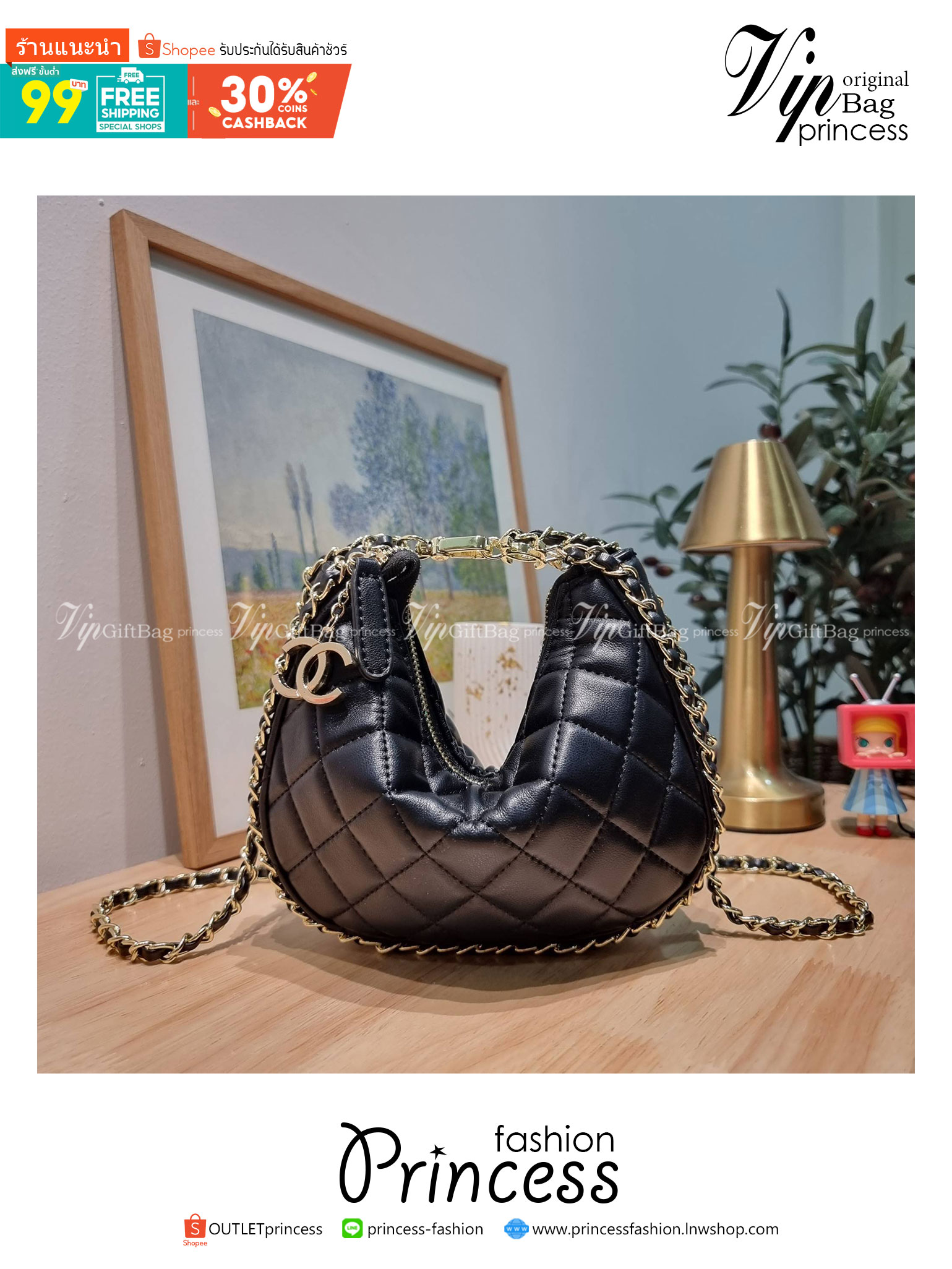 Chanel small hobo bag ใหม่ล่าสุดคอล 2023 กับกระเป๋าสะพายทรงโฮโบ ที่มีลูกเล่นให้สาวๆได้ใช้ไม่มีเบื่อ มีอะไหล่เกี่ยวปรับทรงได้ ดีไซน์โซ่ตกแต่งรอบตัว