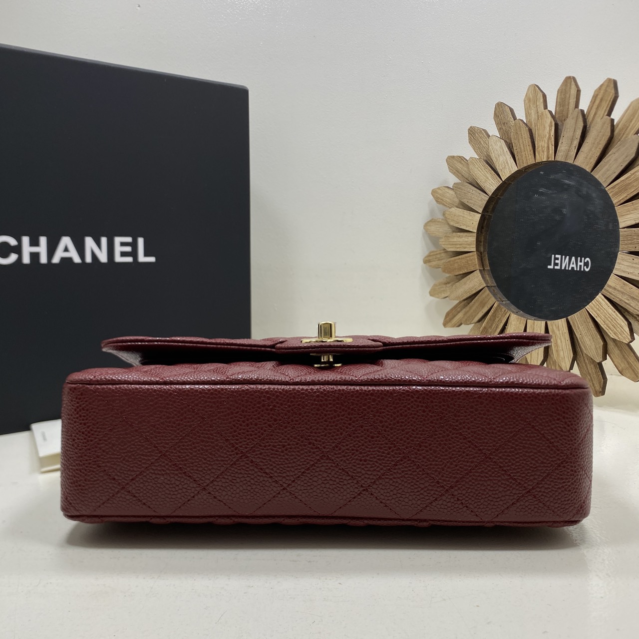 ORI หนังแท้ | CHANEL Classic Medium Flap Bag 25cm กระเป๋าสะพายคลาสสิกรุ่นยอดนิยมตลอดกาล ดีไซน์เรียบหรูหราขับผิว งานหนังแท้ อะไหล่ทองหรูหรา สุดยอดเดอะเบสท์ไอเท็ม