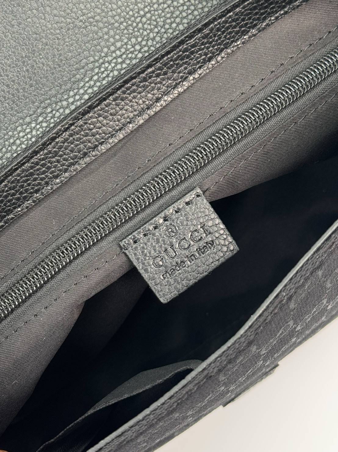 ORI หนังแท้ | GUCCI GG Guccissima Canvas Messenger Bag กระเป๋าสะพายทรงแมสเซ็นเจอร์ใบใหญ่ จะของได้เยอะ ดีไซน์วินเทจ