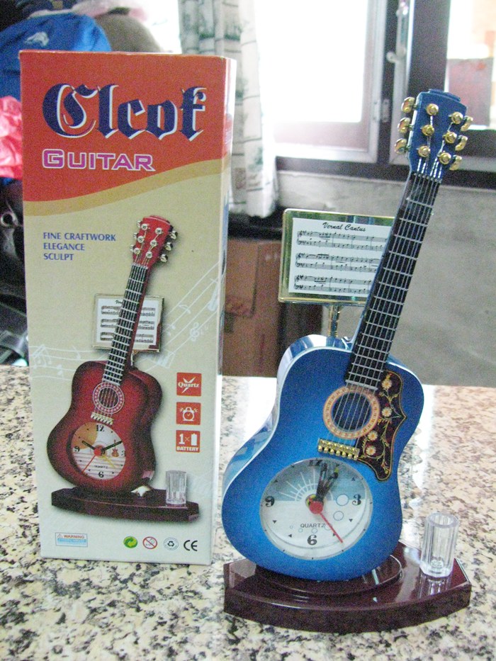 สินค้าหมดค่ะ นาฬิกาปลุกกีต้าร์สีฟ้าค่ะ