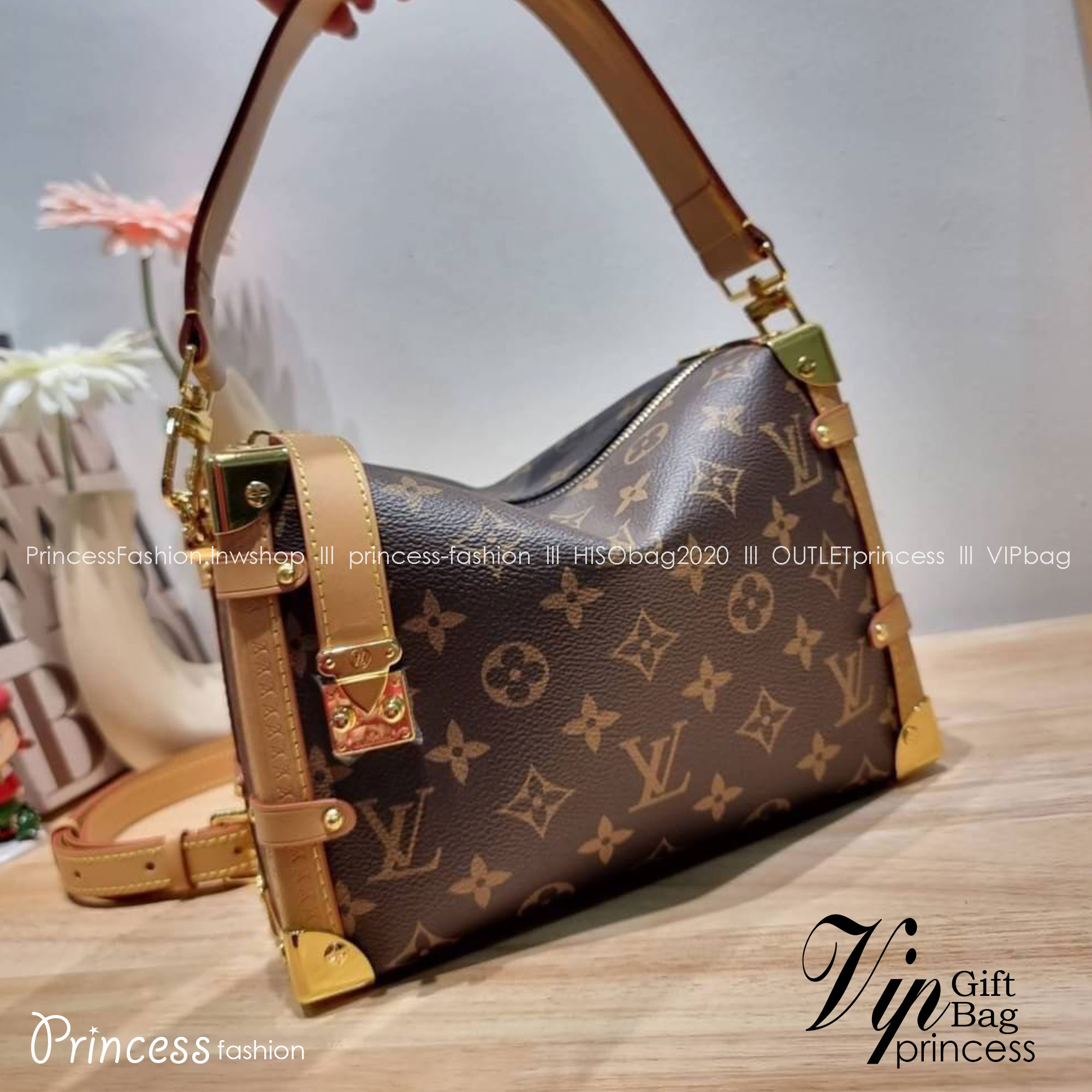 LV SIDE TRUNK MONOGRAM สุดยอดกระเป๋าไอคอนนิค ทรงสวย ใหม่ล่าสุด สวยมีเสน่ห์ รูปทรงกล่อง โดดเด่นด้วยหมุดเข้ามุม ซิปเปิด-ปิดล็อคได้ วัสดุหนังแคนวาส