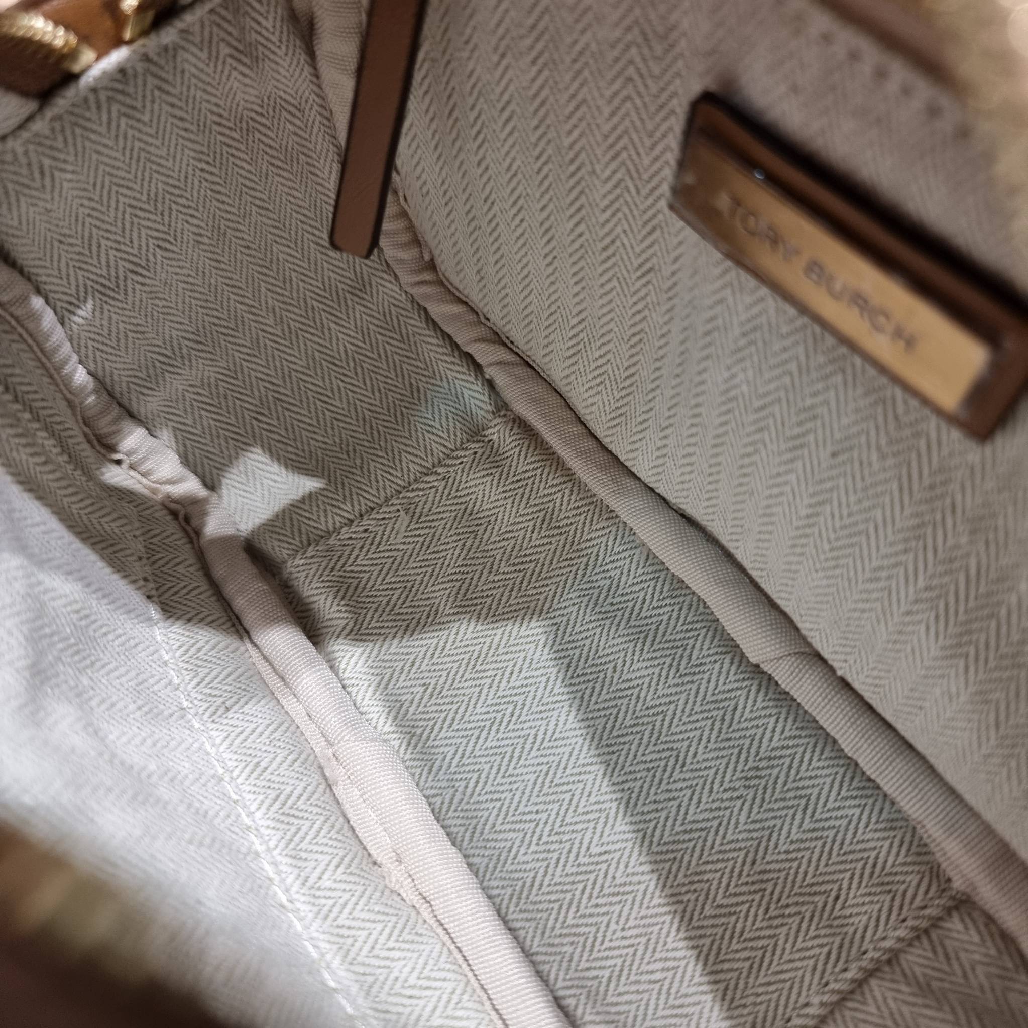 TORY BURCH KIRA CHEVRON SMALL CAMERA BAG / TORY CAMERA BAG / TORY BAG พร้อมส่ง 4 สี กระเป๋าสะพายทรงกล้อง ขนาดกะทัดรัด ไซส์สะพายคล่องตัว ดูหรู ลูกคุณหนู