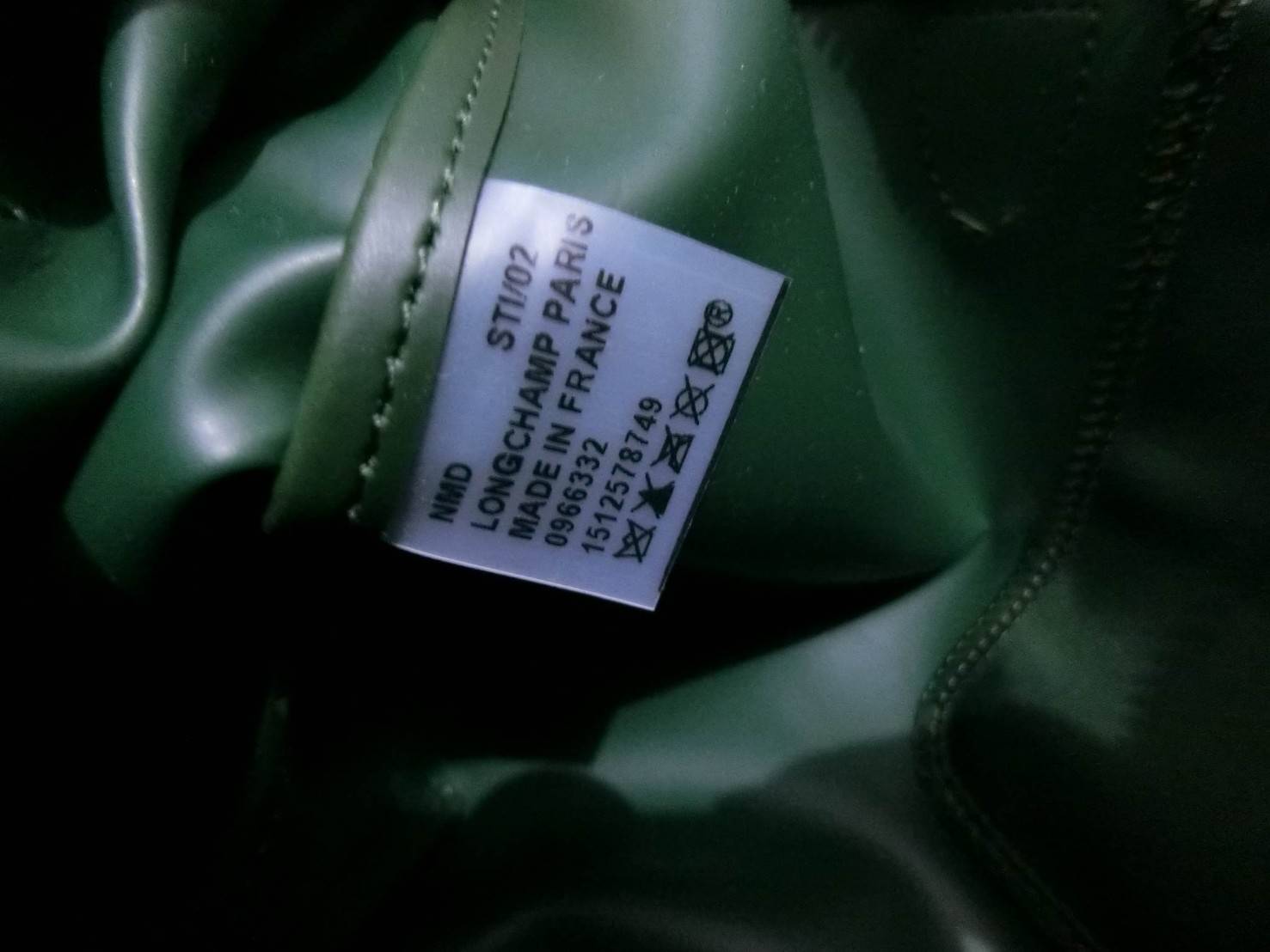 Longchamp Size S สินค้าใหม่ ของแท้!! เป็นล็อตผลิตเกินออเดอร์จากโรงงาน มาพร้อมการ์ด/ถุงผ้าแบรนด์/ถุงกระดาษแบรนด์ Size S: 25 x H. 23 x 16 cm. Color: Moss Green 794