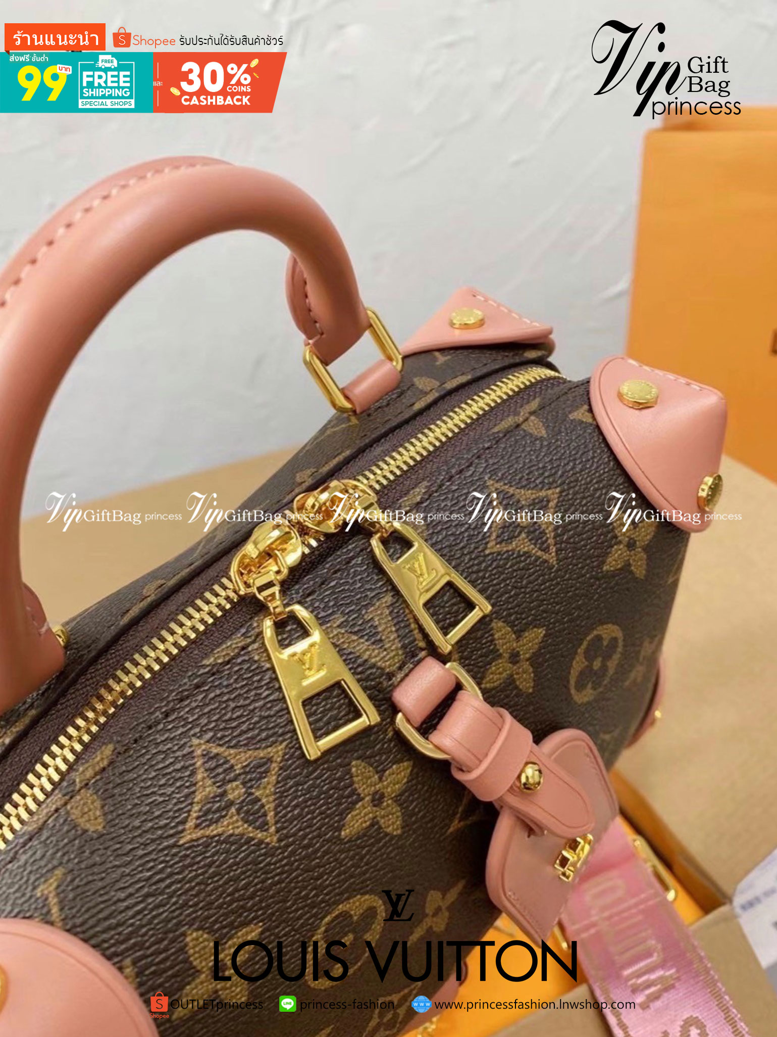VIP 】LV Louis Vuitton Petite Malle Souple Bag กระเป๋าสะพายทรงหมอนมินิสวยน่าใช้มากค่ะ ขนาดกำลังน่ารักเลยค่ะ ภายในโล่งกว้าง ใส่ของได้เยอะน้าา งานซิปกลางเก็บของได้อย่างมิดชิด หนังลายโมโนแกรม มาพร้อมสายสะพายยาว 2 สาย ถอดออกถือได้ ไอเท็มน่ารักขนาดนี้ ไม่มีได้ไ