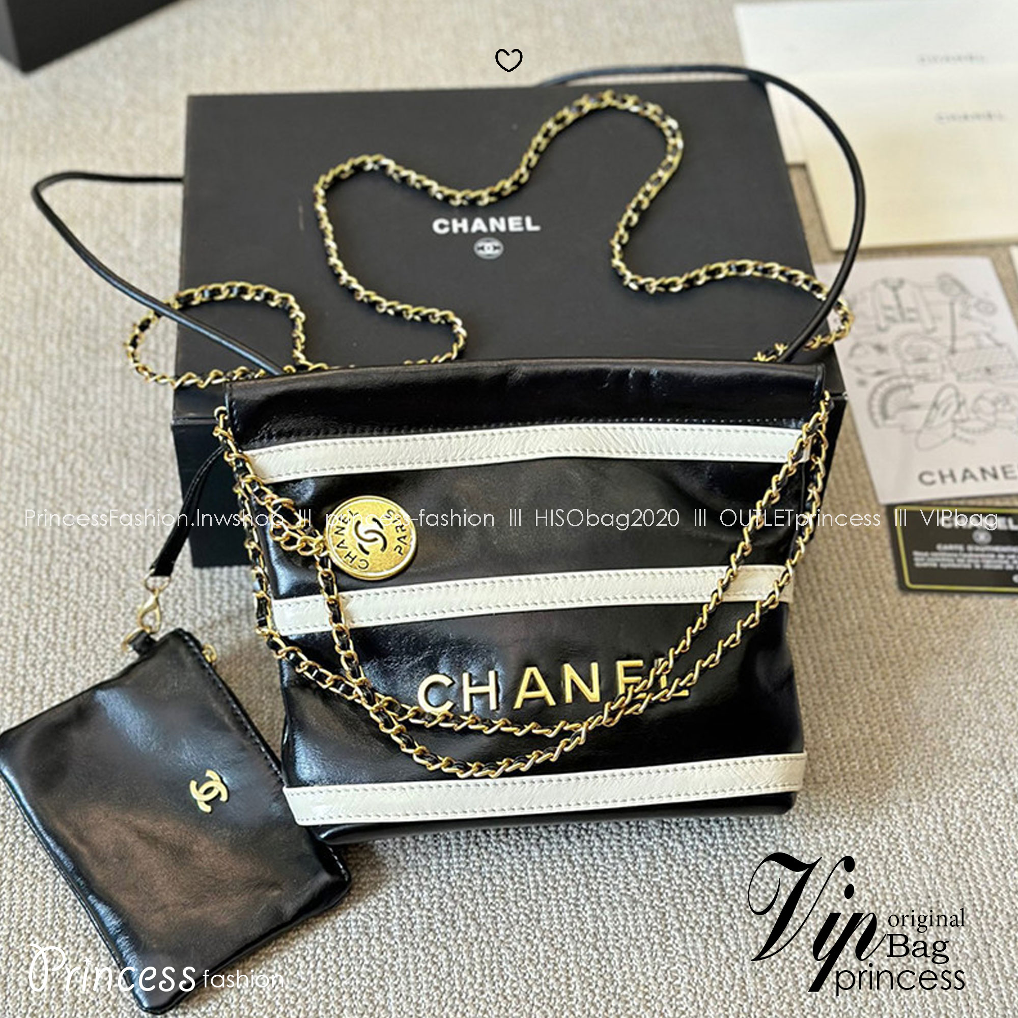 CHANEL 22 Shoulder Hobo Tote 2Tone กระเป๋าโฮโบทรงโท้ทมินิ สีใหม่ทูโทนตัดขาวดำ เกินต้านที่สุดกับไอเท็มนี้ ที่สาวๆหรือใครๆก็ต้องมีแล้ว!! น่ารักจริงจัง!!