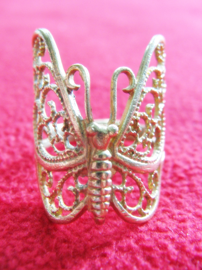 แหวนผีเสื้อฉลุทองเหลืองค่ะ