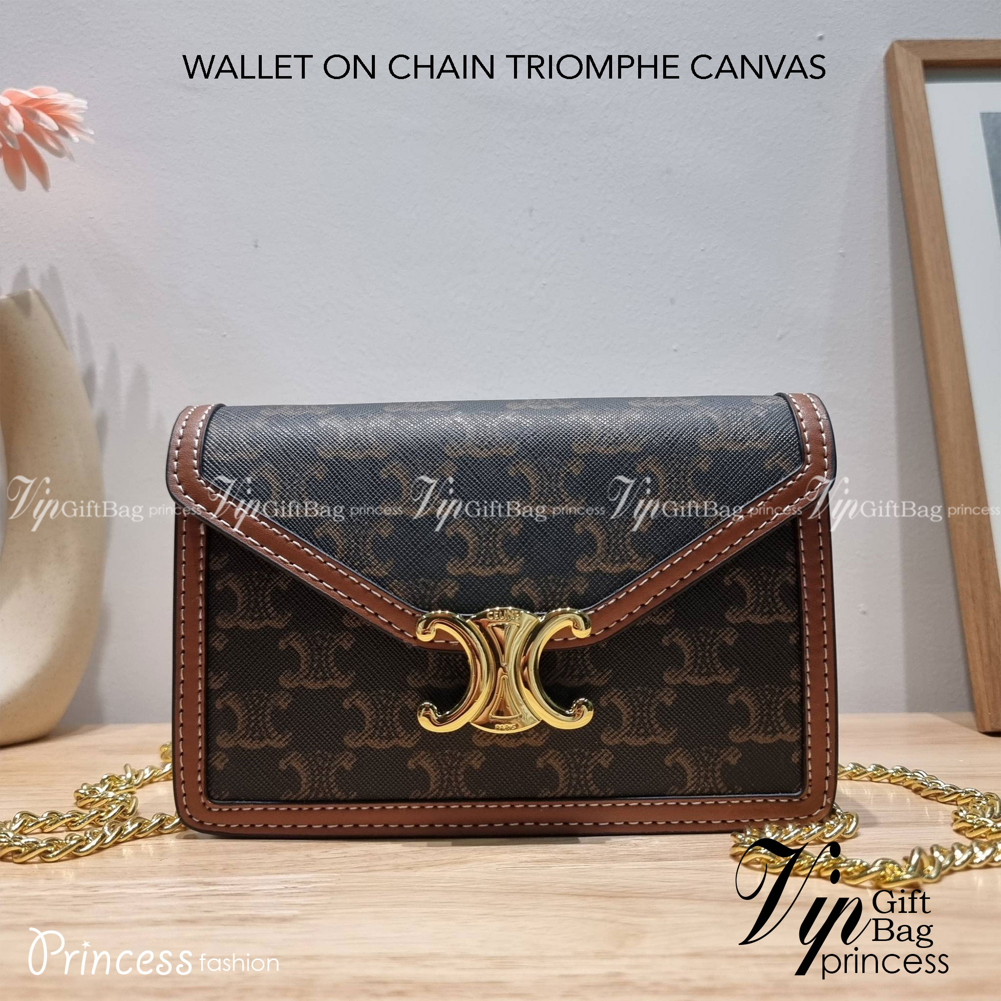 CELINE WALLET ON CHAIN TRIOMPHE CANVAS AND CALFSKIN ใหม่ล่าสุด สวยเฉี่ยว ไม่เหมือนใคร กับกระเป๋าสะพายกึ่งกระเป๋าสตางค์ ที่ใช้งานได้หลากหลายฟังก์ชั่น สะพายข้างได้ ถอดสายออกพกเป็นคลัทช์ได้