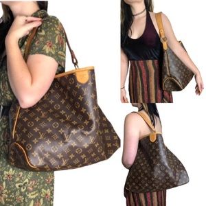 Louis Vuitton Monogram Delight Canvas / LV Delight Tote Bag กระเป๋าสะพายข้างทรงสูงใบใหญ่หนังแกะสังเคราะห์ หูหิ้วปั้มโลโก้ ด้านในมี1ช่องซิป 1ช่องใส่ของจุกจิ๊ก มาพร้อมกระเป๋าเล็กน่ารักใส่ตังค์ คุ้มสุดๆ อะไหล่ทองหรูหรา มีสายยาว ถอดสายได้ ปรับระดับได้ จุของได
