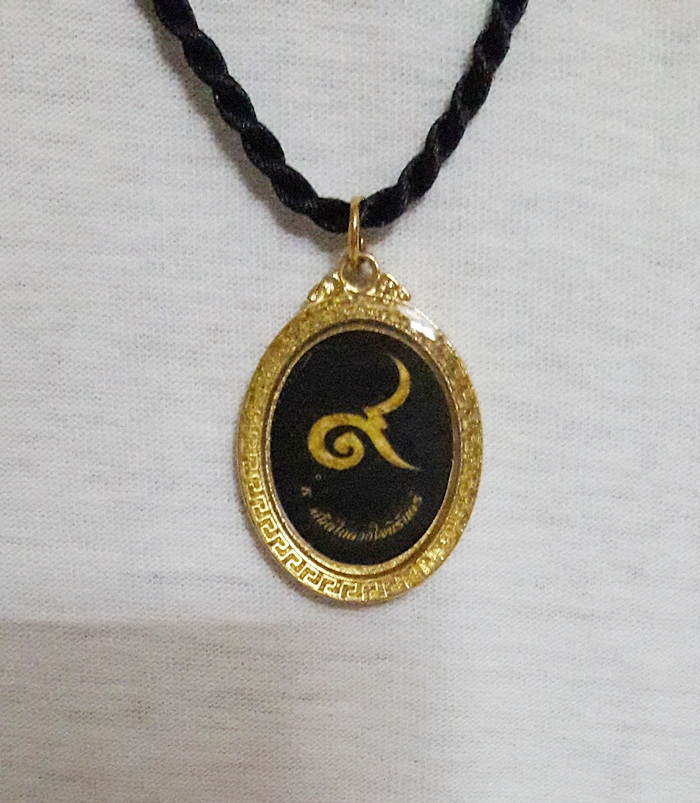 สินค้าหมดค่ะ ล็อกเก็ตในหลวง(ร.9) สองด้านพร้อมสร้อยคอ แบบ1ค่ะ