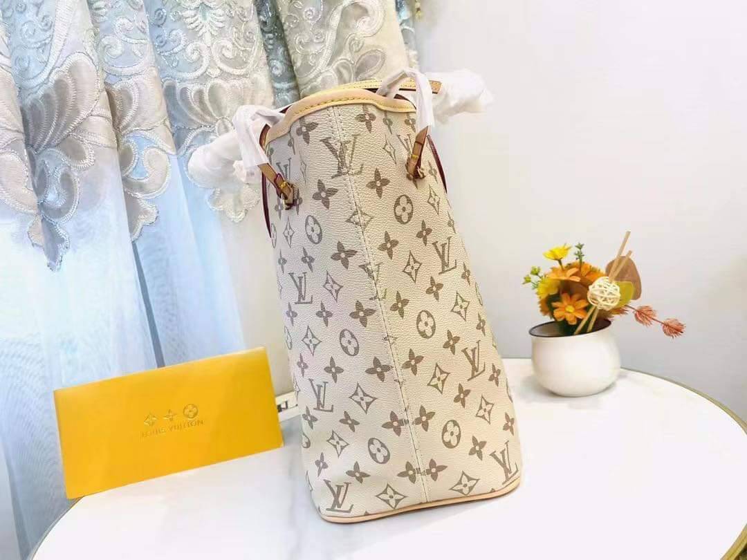 LV Neverfull MM Monogram Empreinte / LV Tote Bag ดีไซน์สีใหม่ พร้อมใบเล็ก สีสันโดดเด่นไม่ซ้ำใคร แต่งแต้มลงบนกระเป๋าสร้างดีเทลให้ดูมีมูลค่าเพิ่มขึ้น อัพลุคได้เลย