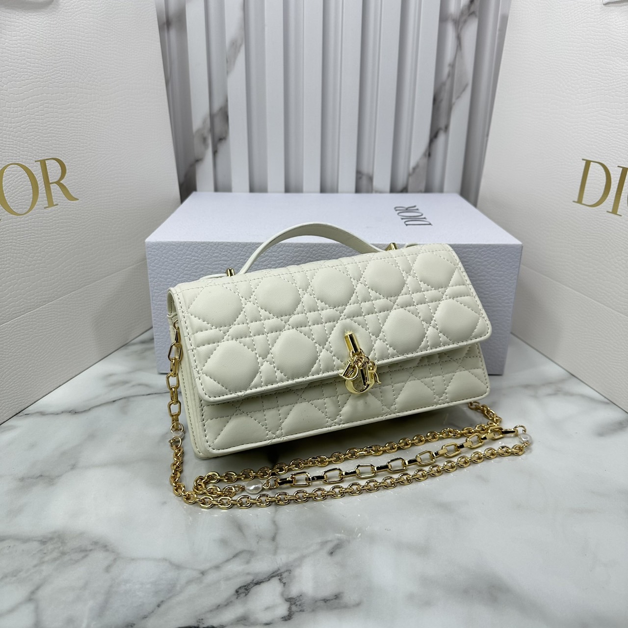 ORI หนังแท้ | My Dior Mini Bag / Dior Clutch Bag กระเป๋าสะพายทรงคลัชทันสมัย หรูหราสง่างาม จะถือหรือสะพายก็ดูดีมีระดับ กระเป๋าที่ใช้งานได้จริงใบนี้ใส่ของจำเป็นได้ครบถ้วน