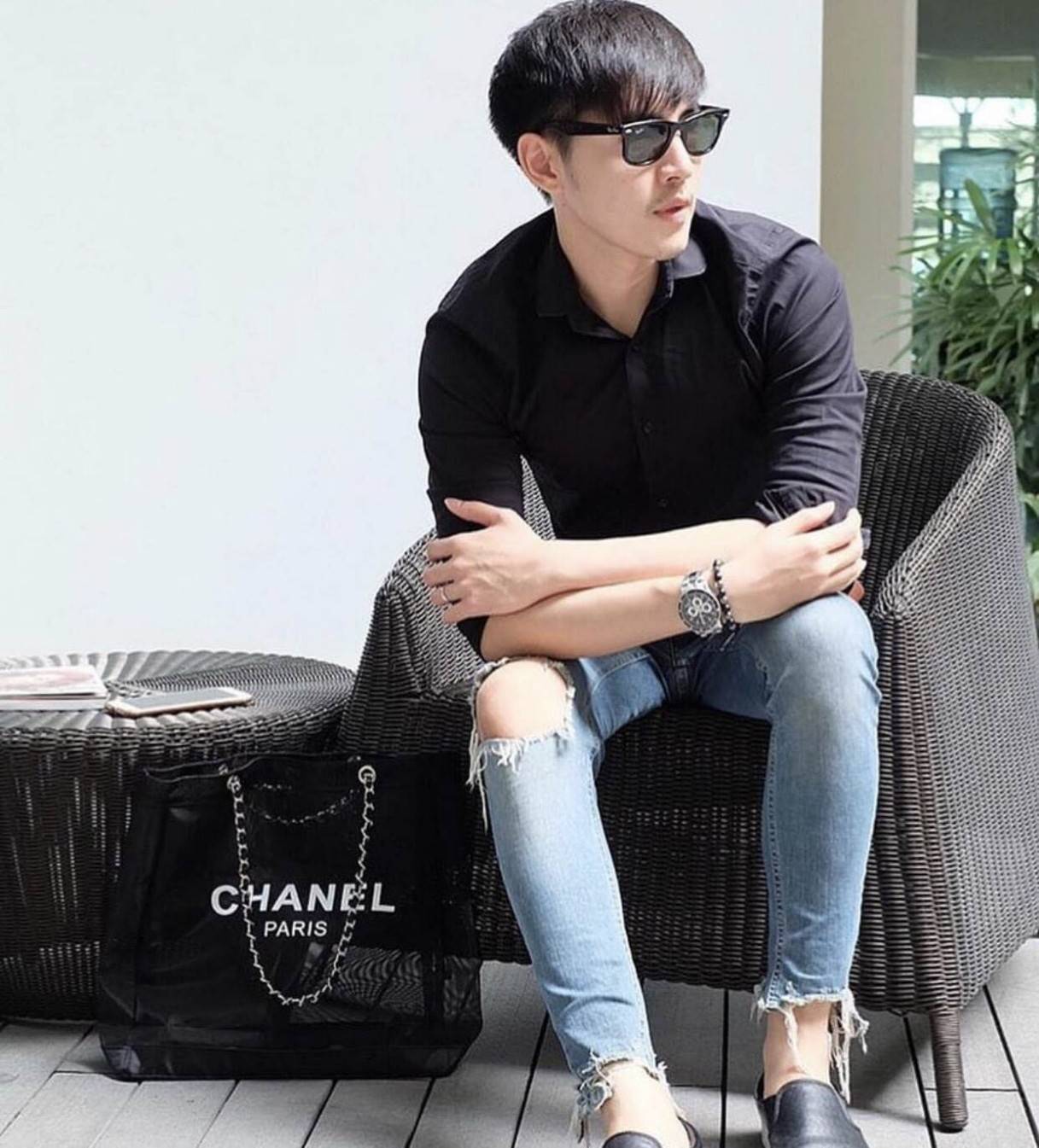 NEW! Chanel Shopping Bag With Chain กระเป๋าสะพายใบใหญ่ทรง Shopping Bag Limited Edition พรีเมี่ยมกิ้ฟของแท้นำเข้าจาก Chanel Perfume Counter ใบใหญ่วัสดุ Nylon โปร่งปั้มโลโก้แบรนด์สวยหรู เปิดปิดด้วยแถบแม่เหล็กซ่อนด้านใน บุฟองน้ำที่ฐานมาพร้อมสายสะพายโซ่ร้อยหน