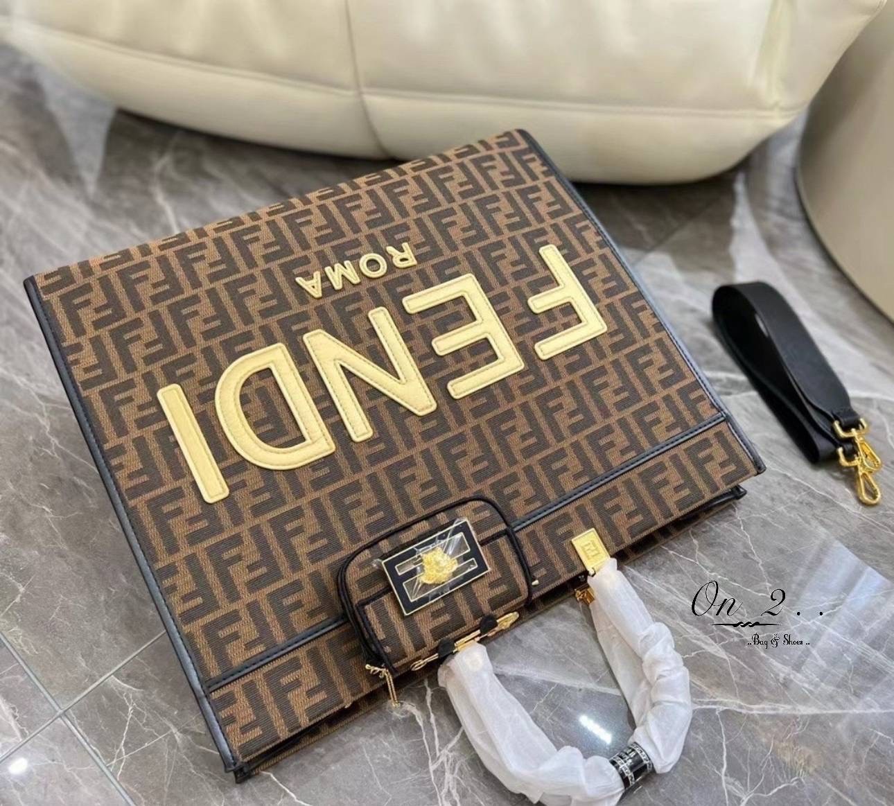 FENDI Tote Mejor Precio Febrero 2023 / FENDI SHOPPING BAG กระเป๋าสะพายโท้ท เซต 2 in 1 ลายFF ทรงนี้คือทรงสุดฮิตใช้งานง่ายใส่ของได้เยอะช่องใหญ่ งานปั้มแบรนด์ทุกจุดงานจริงสวยมาก สวยหรูพร้อมส่งค่ะ