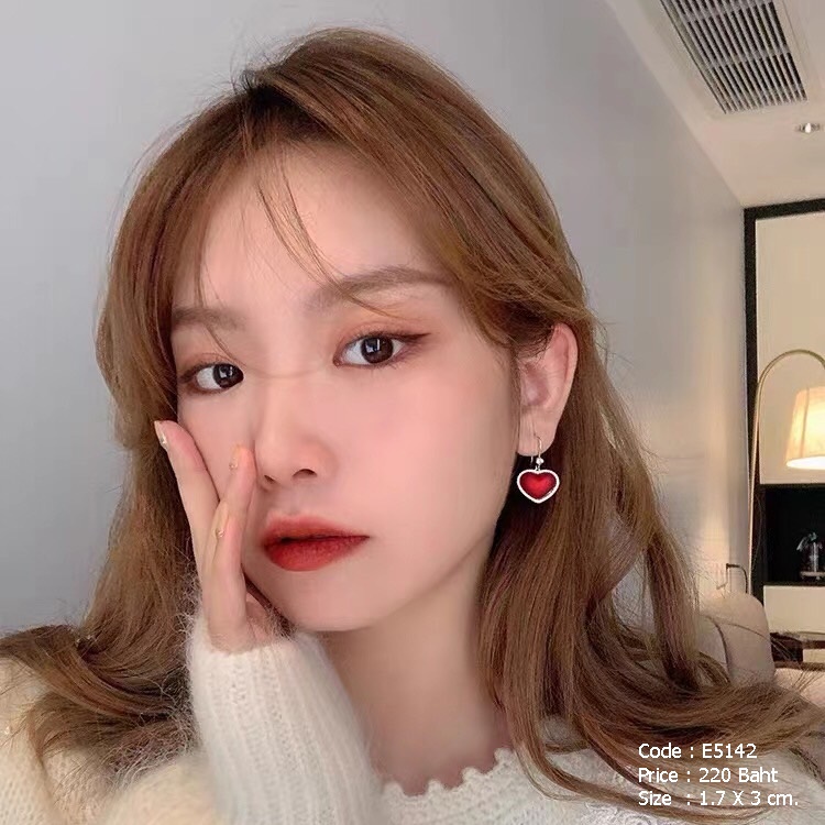 ต่างหูก้านทอง หัวใจสีแดงล้อมฝังเพชร cz