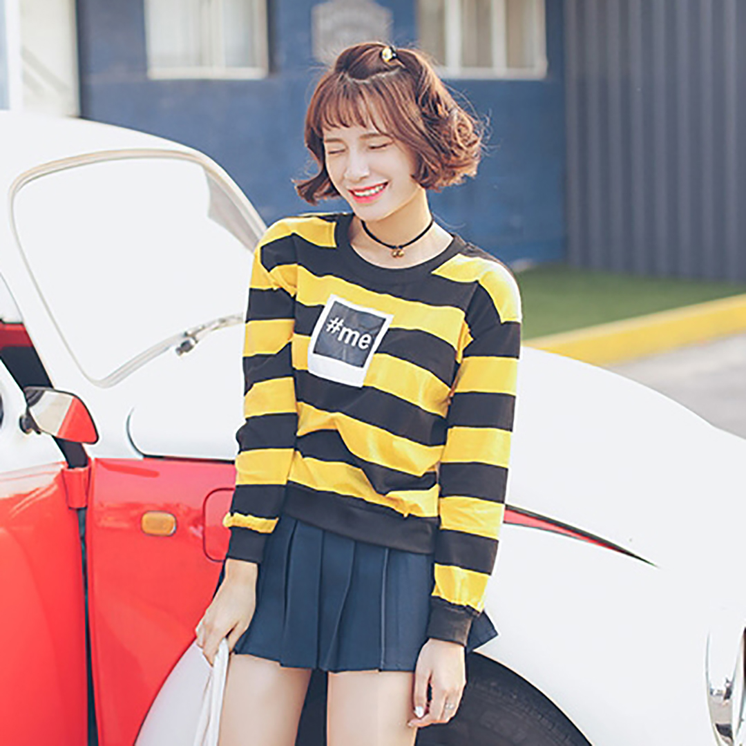 พร้อมส่ง 🍈 Yellow Me tops เสื้อลายขวางสกรีนลายช่วงอก (IN32501)