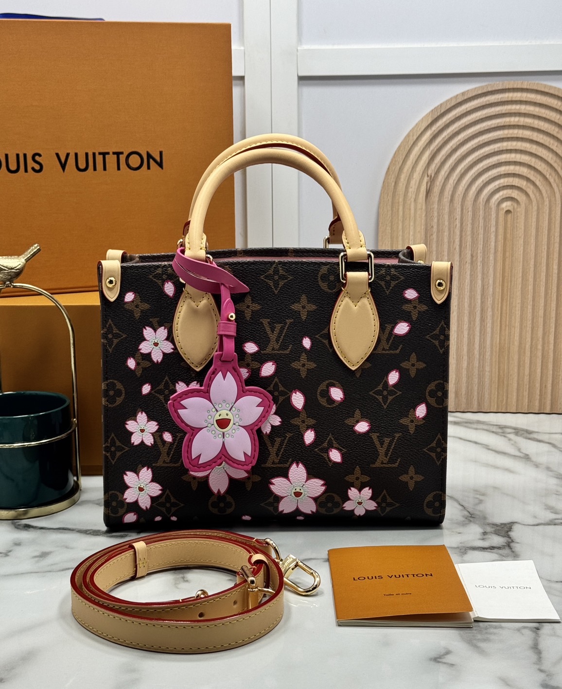 TOP ORI หนังแท้ | เกรดดีสุด LV x TM - OnTheGo Cherry Blossom PM bag กระเป๋าทรงโท้ทที่ใครเห็นต้องเป็นคลั่งรัก ปรับลุคให้มีชีวิตชีวาด้วยลายดอกไม้เชอรี่บลอสซั่ม คอลใหม่สุดเอ็กซ์คลูซีฟ