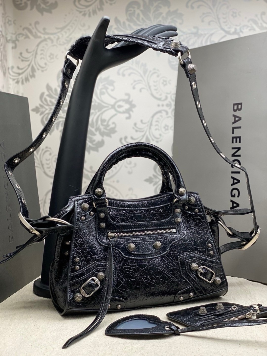 Balenciaga Neo Cagole XS Handbag in black Arena กระเป๋าสะพายรุ่นยอดนิยม สวยเท่ เกรดออริ 1:1 สลับแท้ ใช้งานต่างประเทศได้