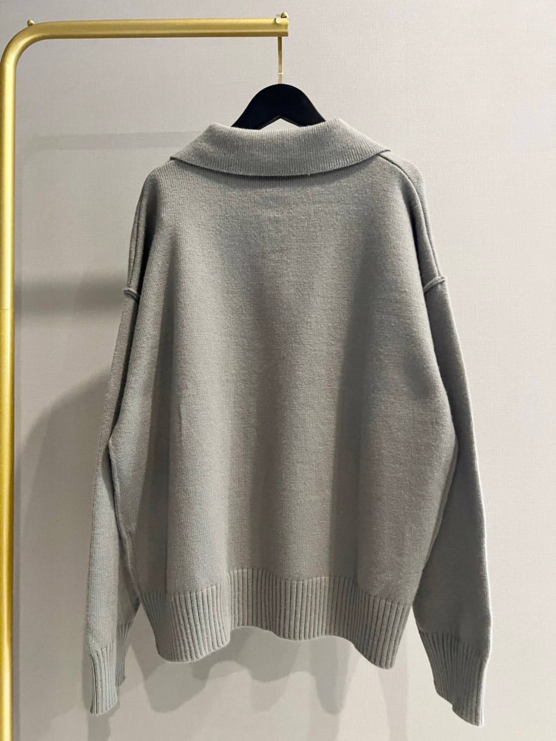 TOP ORI | TAUPE WOOL AMI DE COEUR POLO งานดีสุด สวยถูกใจแน่นอนค่ะ งานแบรนด์เนื้อผ้าอย่างดีงานนำเข้าจากโรงงานเทียบแบรนด์ เกรดท็อปออริจินอล เกรดดีสุด เทียบแท้ พร้อมป้ายแท็ก