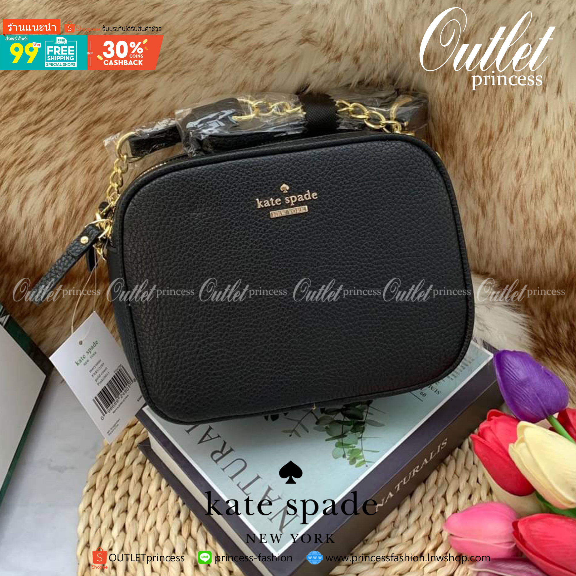 ของแท้ 💯% Kate spade New York mini shoulder bag กระเป๋าสะพายหนังนิ่ม สวยอยู่ทรง ด้านหน้าประดับโลโก้แบรนด์ อะไหล่ทอง น้ำหนักเบา มี2ช่องซิป แยกเป็นสัดส่วน ภายในมีช่องซิป 1 ช่อง และช่องใส่ของจุกจิก 1ช่อง จุของได้เยอะ สายสะพายปรับระดับได้ค่ะ