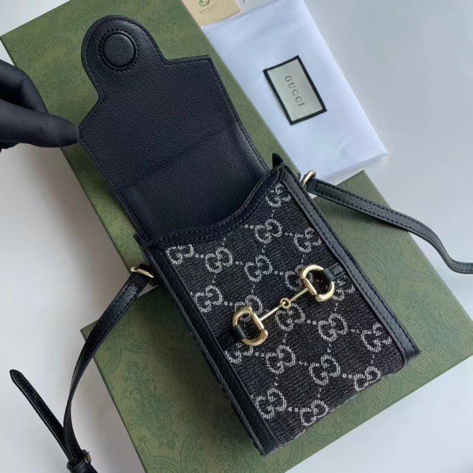 Gucci Horsebit 1955 mini bag / Gucci Phone Bag เกรดใช้งานสลับใบจริงได้ ออริจินอล รุ่นยอดฮิต ไซส์มินิ ที่ใครๆก็ต้องรู้จัก!! กับกระเป๋าขนาดมินิ ได้รับแรงบันดาลใจมาจากดีไซน์ดั้งเดิม ซึ่งแอคเซสเซอรี่นี้โดดเด่นด้วยรายละเอียดดั้งเดิมที่ทันสมัยโดยเน้นที่ฮอร์สบิต