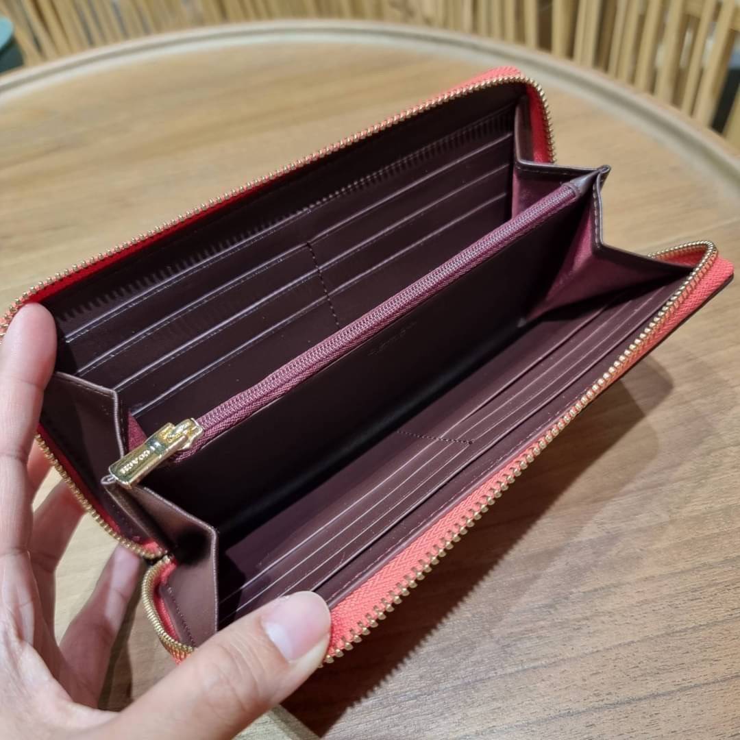 OUTLET 】COACH ACCORDION ZIP WALLET IN SIGNATURE CANVAS F86093 C3287 F98126 กระเป๋าสตางค์ใบยาว น่ารักน่าใช้