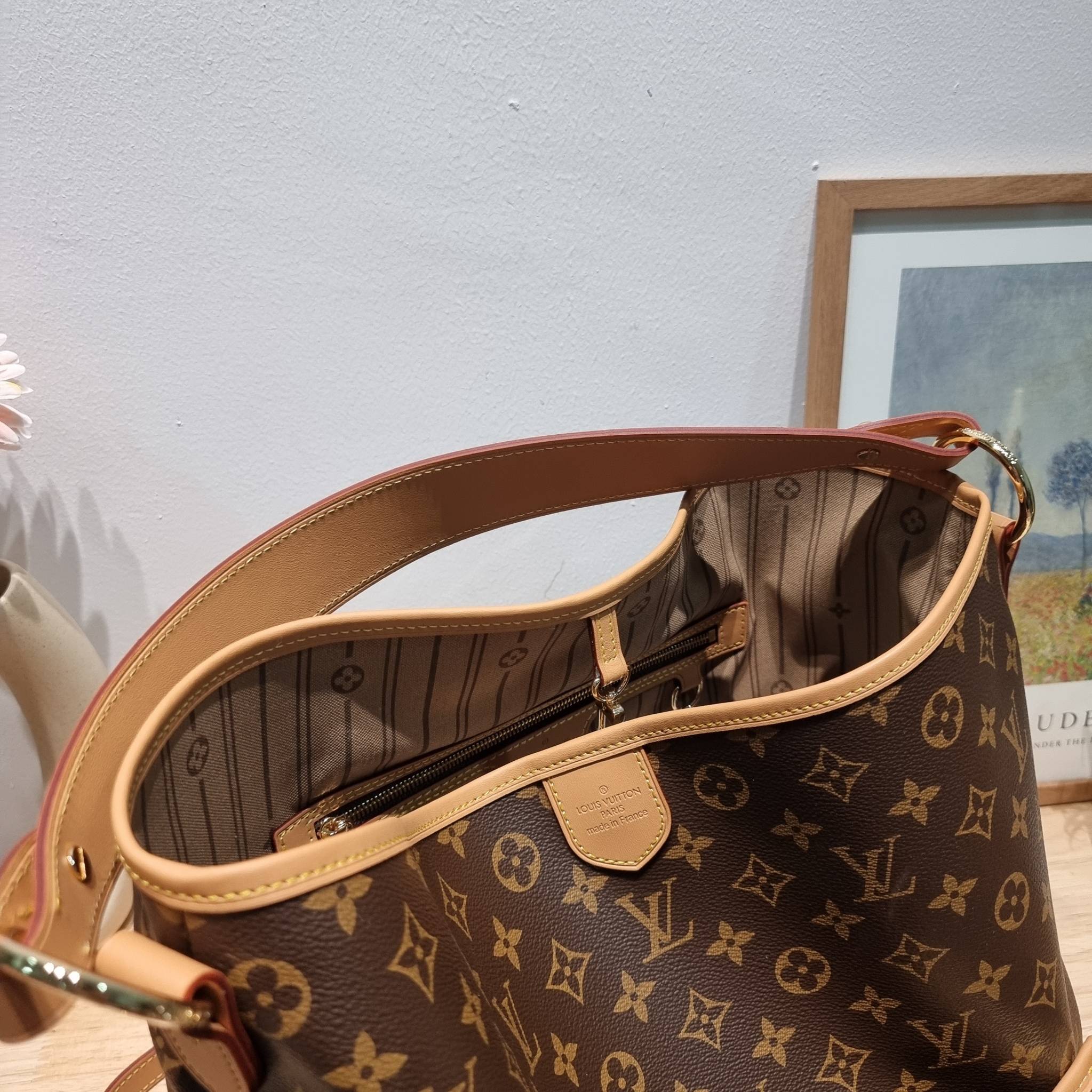 LV delightful bag / LV CARRYALL Monogram Canvas / LV Shopping Bag กระเป๋าทรงโท้ทใบใหญ่ ขนาดจุได้แบบล้นๆ รอบนี้จัดใบลูกมาให้อีก พิเศษที่สุด!! สมใจใครที่มองหากระเป๋าใบโปรด มีตะขอเกี่ยวที่ปากกระเป๋า และยังมาพร้อมสายสะพาย 2 แบบ