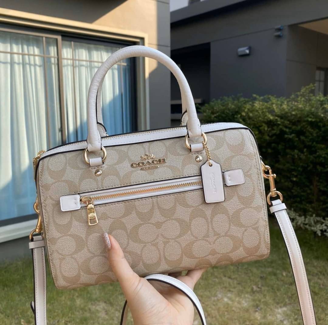 ของแท้ 💯% COACH ROWAN SATCHEL ลาย c กระเป๋าทรงหมอนรุ่นใหม่ ขนาดยาวกว่าเดิมนิดนึง มีช่องซิปใส่ของด้านหน้า มาพร้อมสายยาวค่ะ