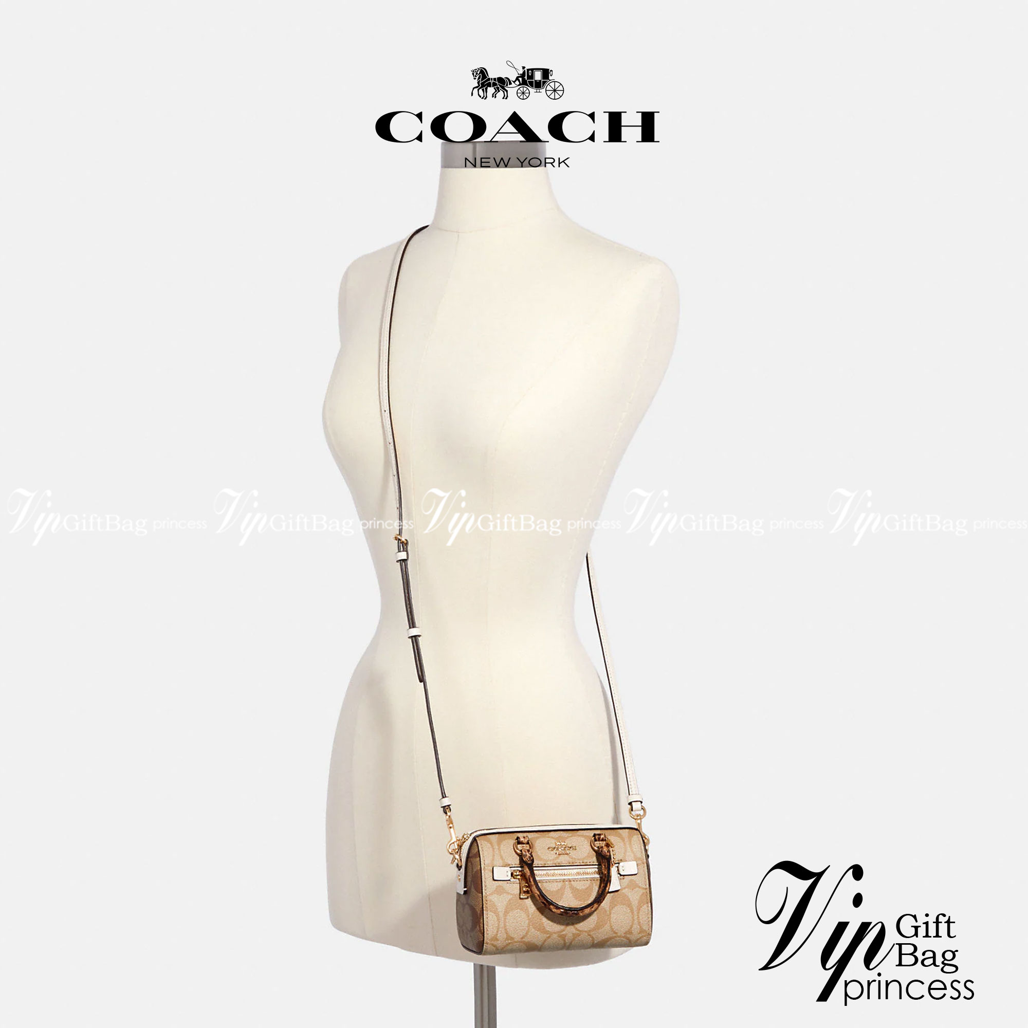 จิ๋วแต่แจ๋วไปเลยค่าา😘 COACH MICRO ROWAN CROSSBODY ((2300)) MINI พร้อมส่ง! บอกเลยสาวๆห้ามพลาด ใบจริงสวยมากๆค่ะ! กระเป๋าขนาดมินิๆ หนังCanvas ผสมหนังบายหูตรงหูหิ้วได้ลงตัวสวยวามมากๆเลยค่ะ//ด้านหน้ามีช่องซิปเล็กใส่เหรียญ เปิดปิดช่องหลักแบบซิป ภายในใส่