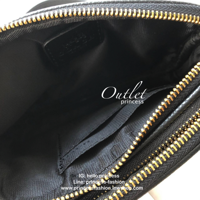 COACH MINI CROSSBODY BAGกระเป๋าสะพาน size mini วัสดุหนังลาย signature เปิด - ปิดด้วยซิป แบ่ง 2 ช่องใหญ่ ภายในโล่ง ใส่ wallet สั้น มือถือได้ทุกรุ่น และของใช้จุกจิก พร้อมสายยาวปรับได้ ถอดไม่ได้ค่ะ