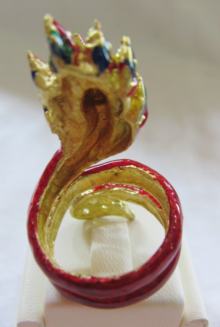 แหวนพญานาค7เศียรเนื้อทองเหลืองลงยาสีแดง เสริมอำนาจ คุ้มครองค่ะ