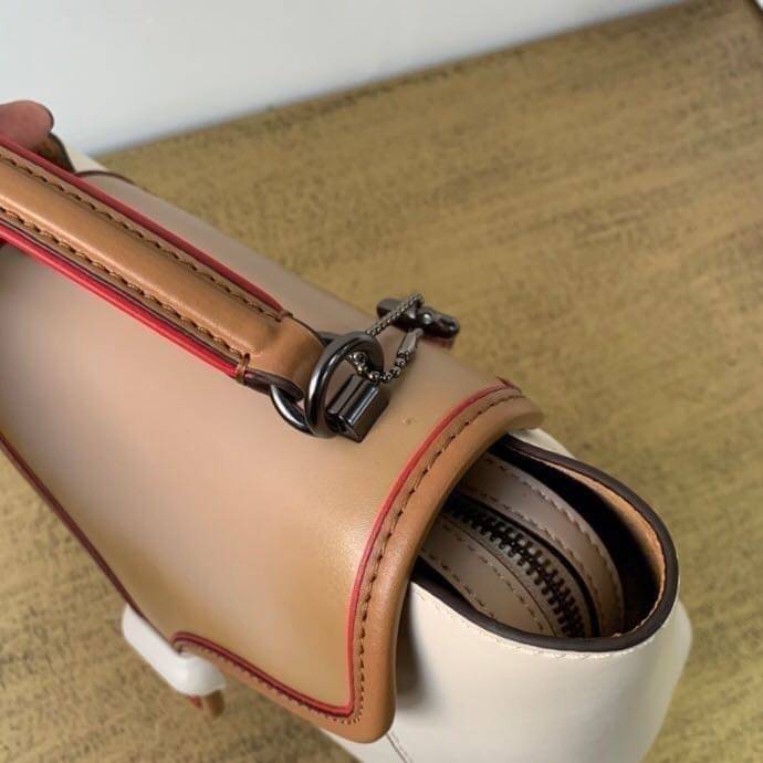 COACH COURIER CARRYALL 23 IN COLORBLOCK SIGNATURE CANVAS พร้อมส่ง 7 แบบ พร้อมส่ง ลุคดูไฮสุดๆค่ะ! กระเป๋าสะพายหนังหรูหราและคลาสสิค หนังแท้ชั้นดีที่สุด น้ำหนักเบา หนังสวยมากก สัมผัสแล้วหลงรักแน่นอนจ้าา😘