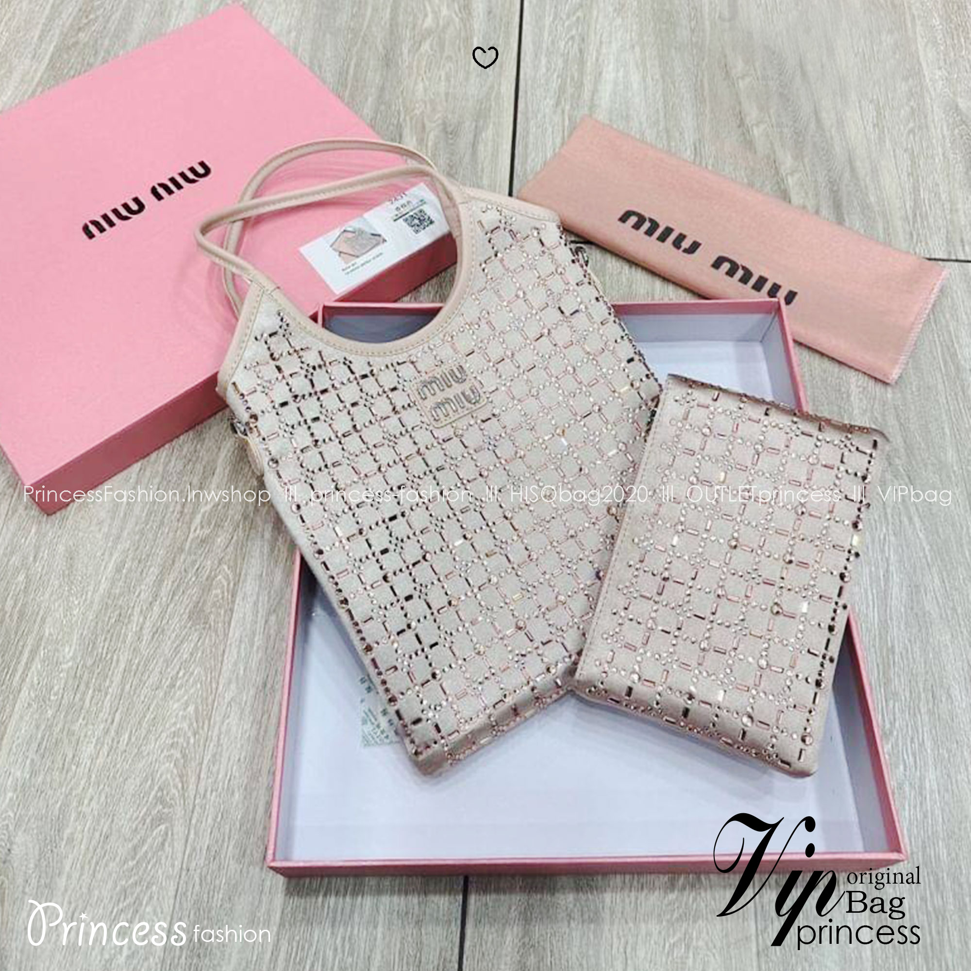 MIU MIU small crystals net tote bag กระเป๋าทรงโท้ทไซส์เล็ก น่ารัก สุดคิ้วประดับคริสตัลสวยงามที่สุด เอาใจสาวๆ สายหวาน ไอเท็มใหม่รีบมีใช้ก่อนใคร สวยก่อนใครได้แล้วน้า