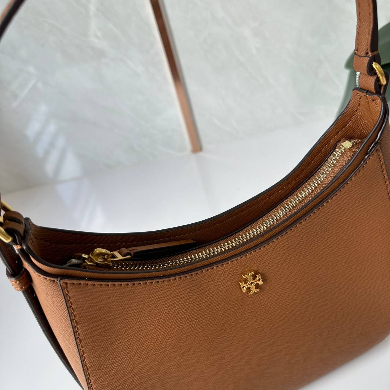 TORY BURCH EMERSON ZIP SHOULDER BAG 137416 / TORY BAG พร้อมส่ง 3 สี กระเป๋าสะพายไหล่ / คล้องแขน หนังซาเฟียโน่ ทนทาน