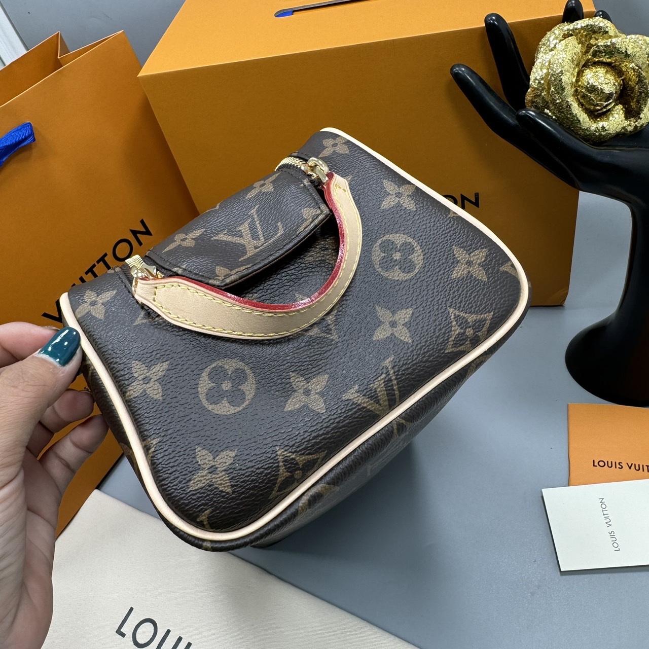 LV Clutch LV Dopp Kit Toilet Pouch Monogram / Damier Graphite Canvas กระเป๋าถือทรงพอชหรือคลัช เกรดออริ ท็อป 1:1 เกรดดีสุด แคนวาสแท้สวย ใช้งานต่างประเทศได้