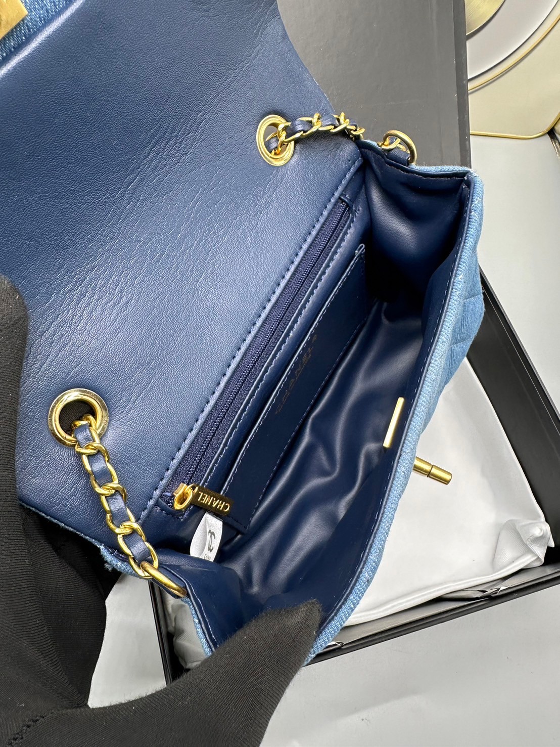 8" CHANEL Flap Bag Denim / Chanel Classic Handbag Blue Washed Denim & Gold-Tone Metal กระเป๋าทรงคลาสสิคเดนิม