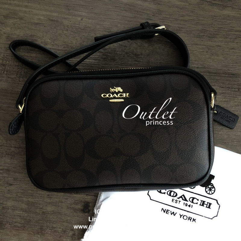 COACH MINI CROSSBODY BAGกระเป๋าสะพาน size mini วัสดุหนังลาย signature เปิด - ปิดด้วยซิป แบ่ง2 ช่องใหญ่ ภายในโล่ง ใส่ wallet สั้น มือถือได้ทุกรุ่น และของใช้จุกจิก พร้อมสายยาวถอด ปรับได้ค่ะ