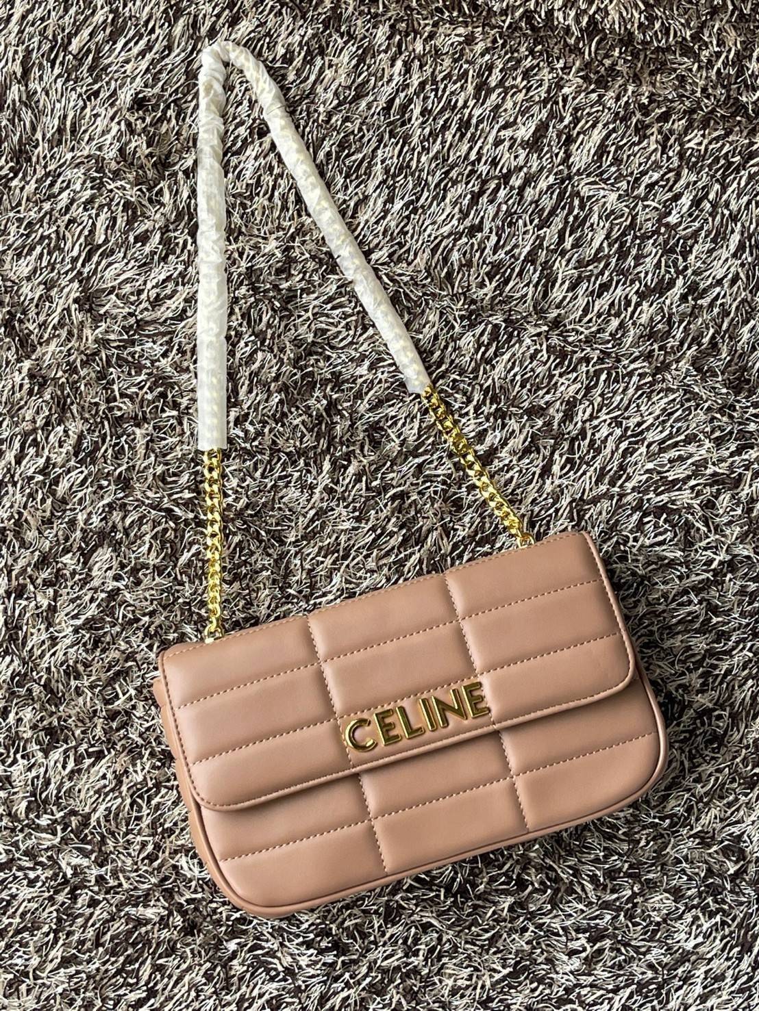 CELINE CHAIN SHOULDER BAG MATELASSE MONOCHROME CELINE in Quilted Goatskin กระเป๋าเทรนด์กระเป๋าสุดฮอตแต่ยังคงความคลาสสิก