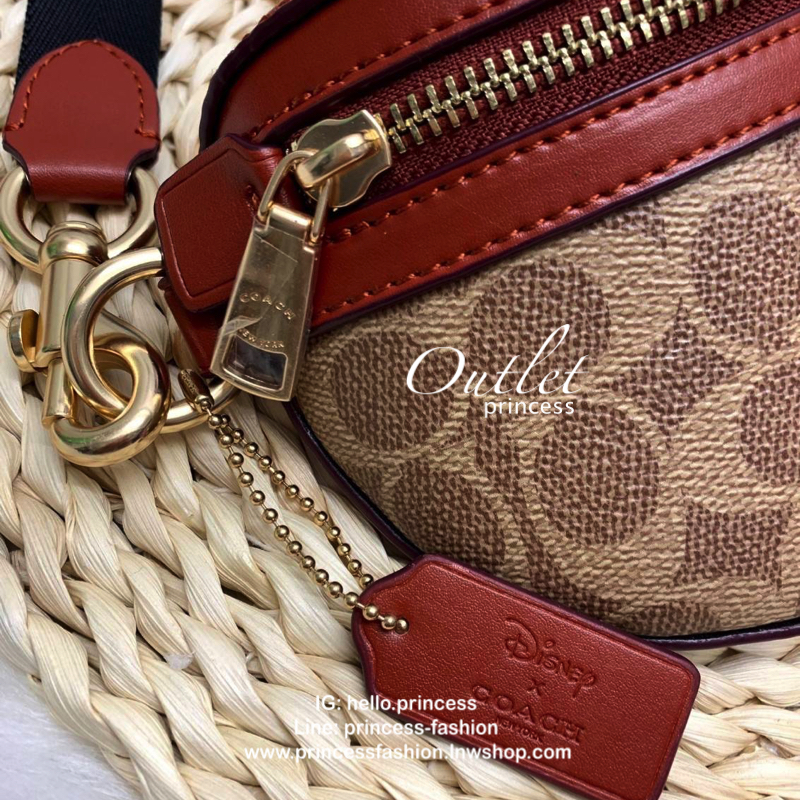 COACH SIGNATURE X GUANG YU BELT BAG New arrival Limited edition !! กระเป๋าสะพาย คาดอก/ เอวได้ วัสดุหนังแท้ รุ่น limited ใน collectionCoach x Disney รุ่น มีช่องซิปหน้า-หลัง ใส่ wallet กลาง มือถือได้ทุกรุ่น และของใช้ส่วนตัว สายปรัยได้ค่ะ