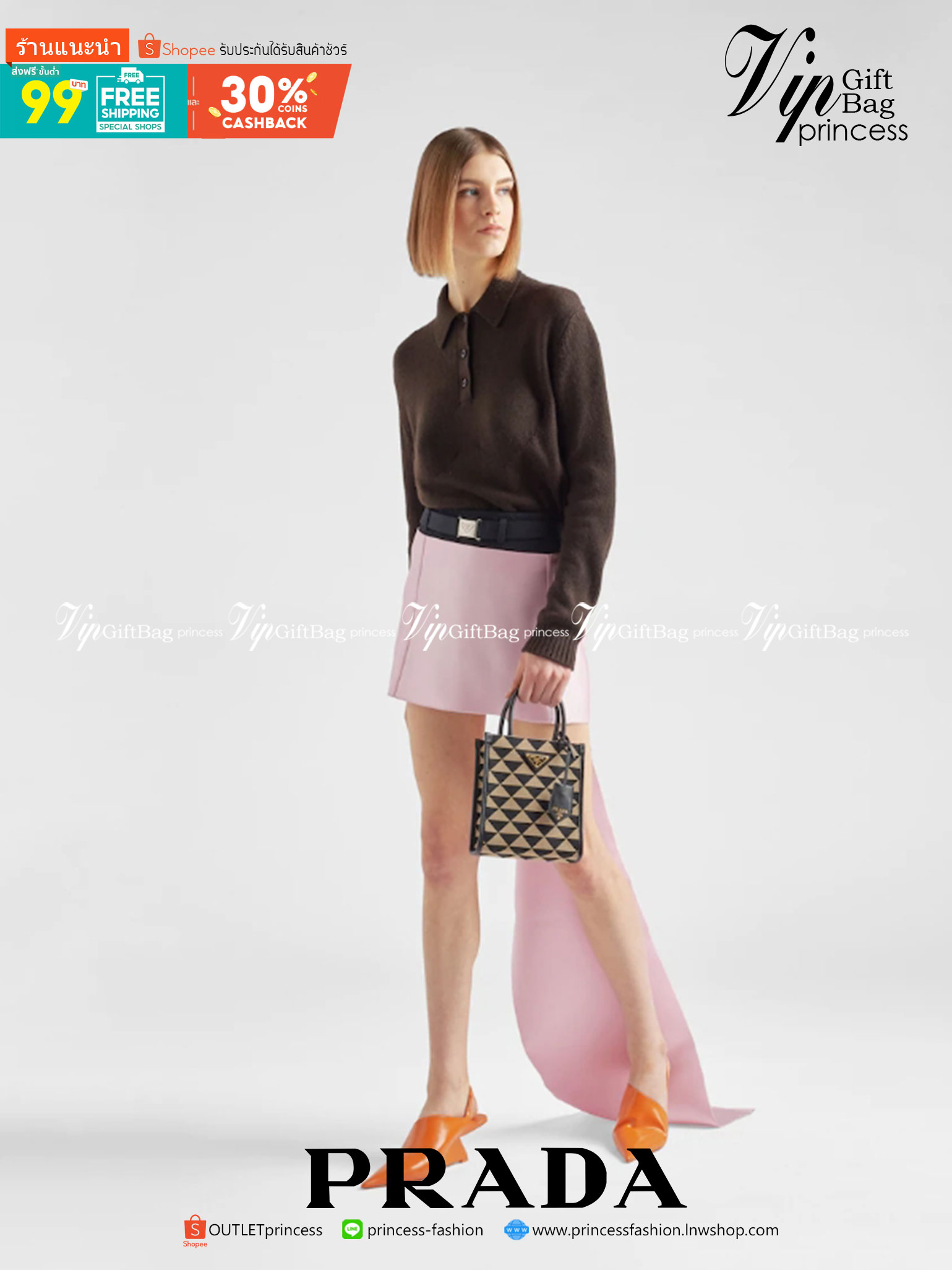 PRADA Symbole jacquard fabric micro bag / Prada triangle ไซส์มินิ แบบใหม่ล่าสุดจากแบรนด์ดัง จัดให้แบบเลิศๆ กับกระเป๋าทรงโท้ท สวยเอกลักษณ์ ภายในโล่งกว้างมาก ใส่ของแบบแน่นๆ จุๆไปได้เลย หมดห่วง!! และยังมีสายครอสบอดี้มาให้ จะสะพายชิคๆคูลๆ จะถือแบบปังๆ ก็เอาอย