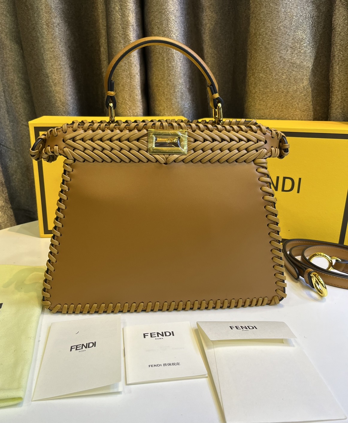 พร้อมส่ง 3 สี FENDI Peekaboo ISeeU Medium interlace leather bag กระเป๋าสะพายดีไซส์สาน ใช้ได้ 2 ด้าน 🧡 เกรดออริจินอล 1:1 สลับแท้