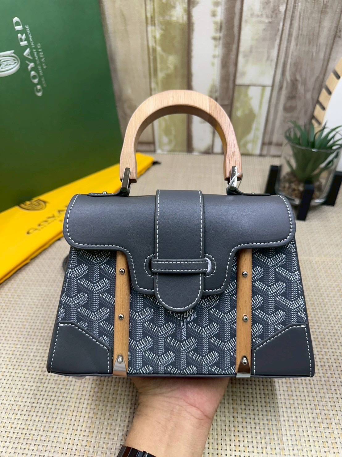 10 สี ORI หนังแท้ | GOYARD Saïgon Souple Mini Bag 20cm กระเป๋าถือ/สะพายดีไซน์หูจับไม้เป็นเอกลักษณ์ที่สวยหรูหราสง่างาม