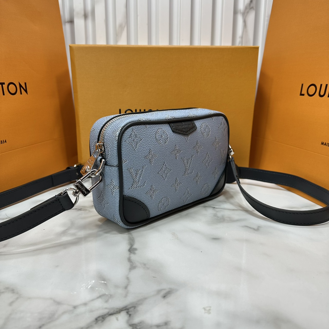 ORI หนังแท้ | LV Trocadéro Wearable Wallet Monogram Canvas 20cm กระเป๋าสะพายทรงแมสเซ็นเจอร์ดีไซน์ใช้เป็นกระเป๋าสตางค์ได้ ขนาดกำลังสวยกะทัดรัด คลาสสิคหรูหราคล่องตัว