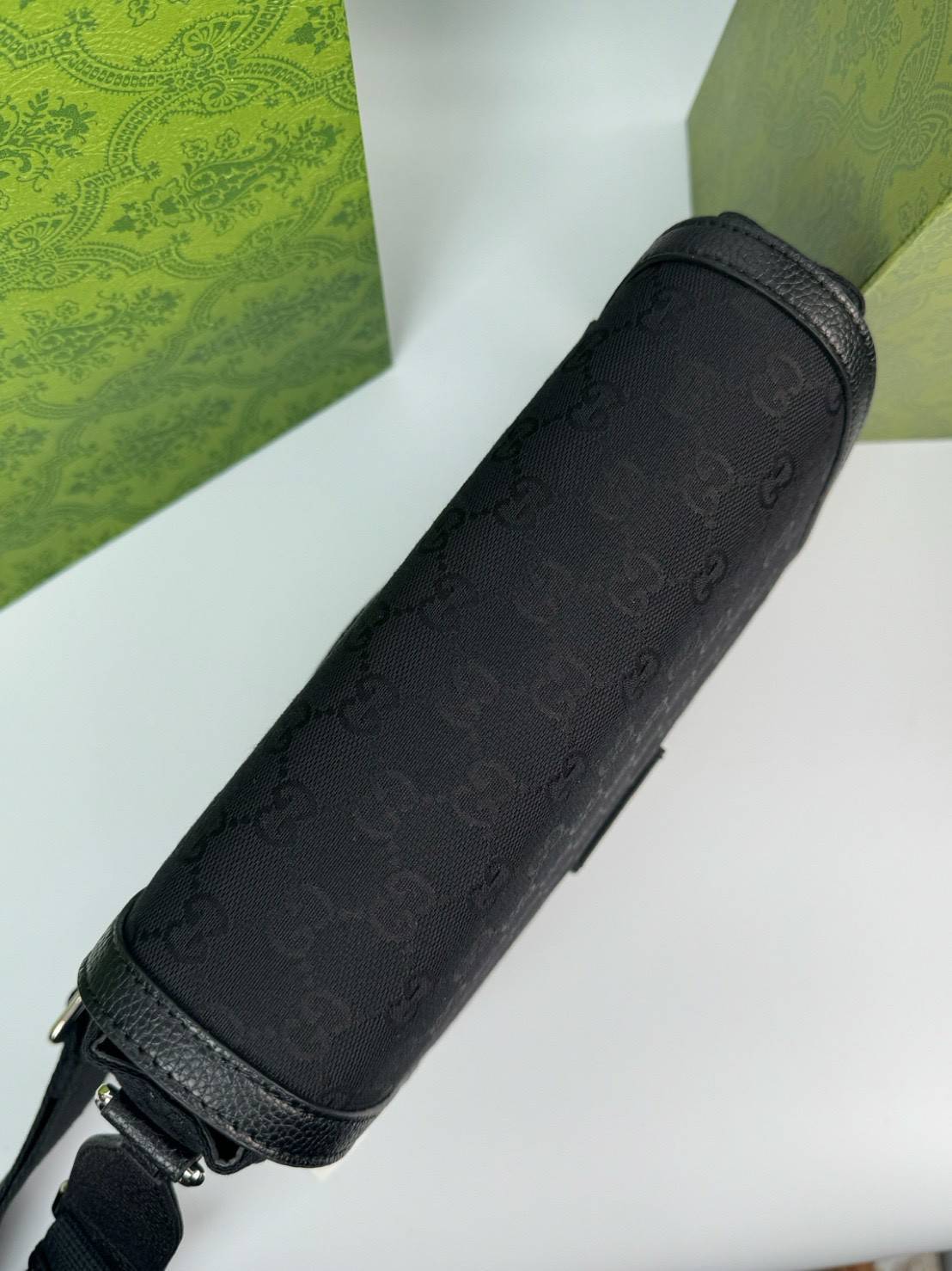 ORI หนังแท้ | GUCCI GG Guccissima Canvas Messenger Bag กระเป๋าสะพายทรงแมสเซ็นเจอร์ใบใหญ่ จะของได้เยอะ ดีไซน์วินเทจ