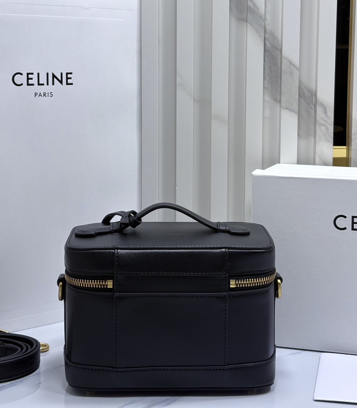 ORI หนังแท้ | CELINE VANITY BAG พลาดไม่ได้เลยกับคอลสุดคิ้ว กับกระเป๋าถือ/สะพายได้ทรงกล่อง ใช้สะพายได้ทุกวันอย่างคล่องตัวดีไซน์ใหม่สวยลาสสิค