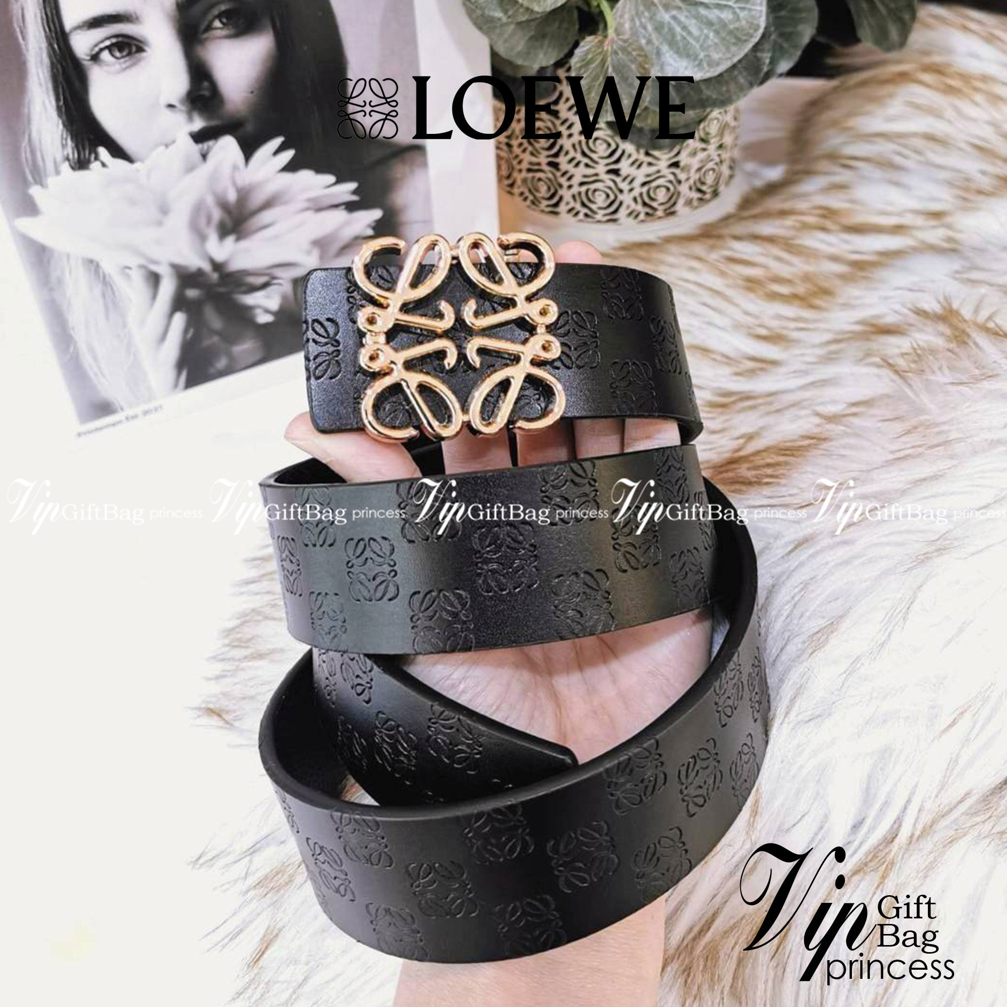 Loewe Logo Leather Belt VIP Gift With Purchase (GWP) วัสดุ Calfskin ปั๊มโลโก้แบรนด์สวยหรูดูดี หัวเข็มขัดโลโก้แบรนด์ 3D อะไหล่ทองตัวสายปรับระดับได้ ดีไซน์เรียบหรูคลาสสิคเข้ากับทุกลุ๊ค ใช้ได้ทั้งชายและหญิงค่ะ ไอเท็มแนะนำสวยน่าใช้น่าสะสม เหล่าสาวก Loewe GWP 