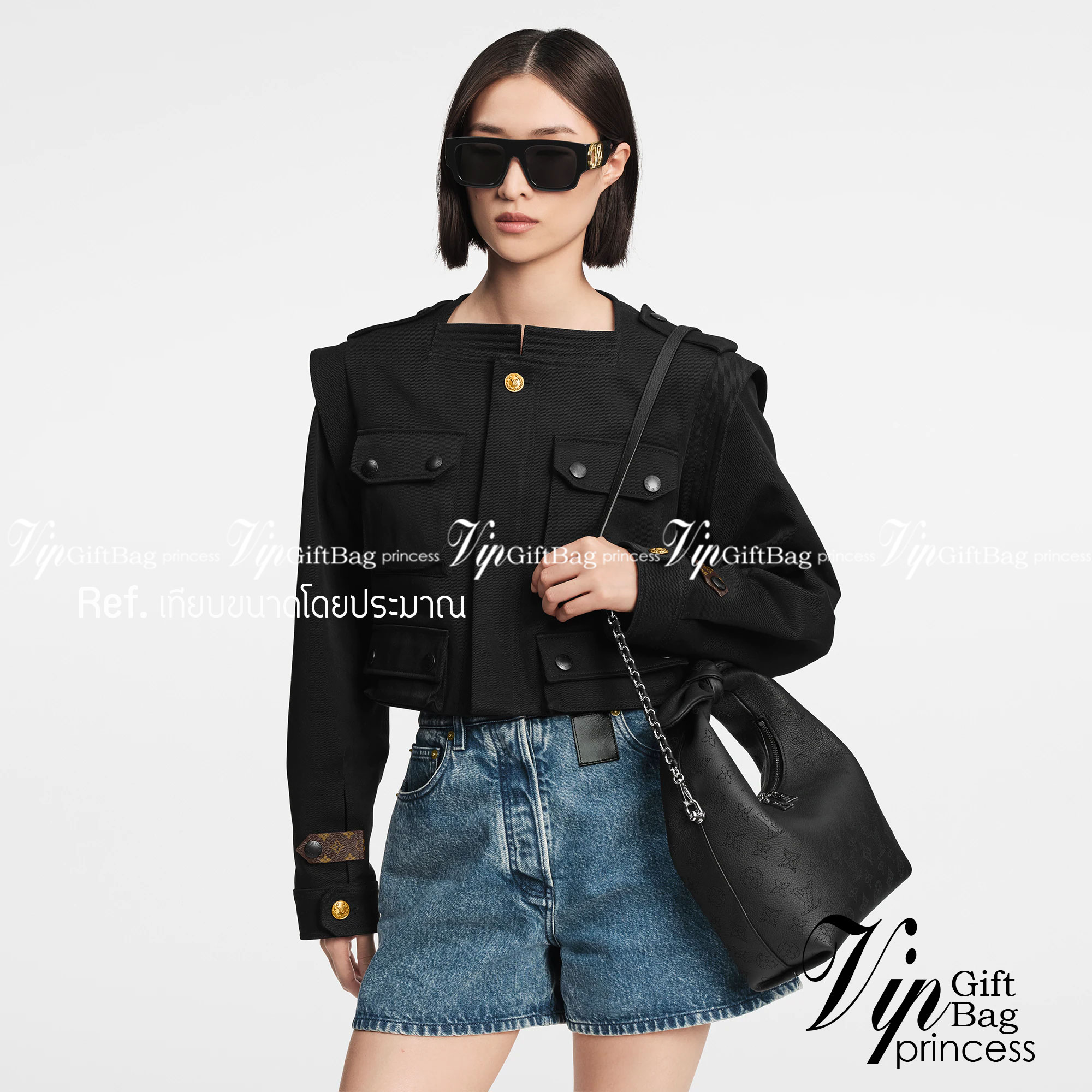 LV Why Knot PM Bag กระเป๋าสะพายงานแบรนด์ ผูกโบว์น่ารัก แต่คงความคลาสสิก งานหนังสวย ดีไซน์หรูหรา แมทช์กับการแต่งตัวง่าย จึงครองใจสาว ๆ ได้ไม่ยาก ไม่ว่าลุคไหนกระเป๋าใบนี้ก็คอมพลีทลุคได้อย่างสมบูรณ์แบบ ภาพถ่ายจากงานขายจริง ใช้งานต่างประเทศได้