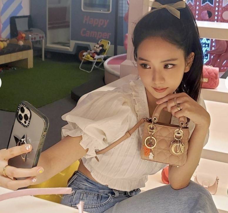 VIP 】MICRO LADY DIOR BAG Cloud ฺBlack & Pink My ABC Cannage Lambskin : VIP GIFT WITH PURCHASE (GWP) พรีเมี่ยมกิ้ฟ Limited Edition จาก DIOR DUTYFREE COUNTER ความสง่างามอีกหนึ่งรุ่นของ Dior รูปทรงสีเหลียม ขนาดกระทัดรัด อะไหล่เข้ากับสีกระเป๋า ตั้งอยู่ทรง ฐาน