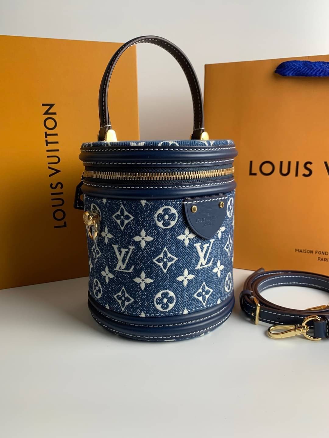 ORI Louis Vuitton Cannes / LV CANNES เกรดออริจินอลเทพ สินค้าจริงตามรูป เนื้องานสวยงาม หนังแท้ พร้อมส่งที่ไทย